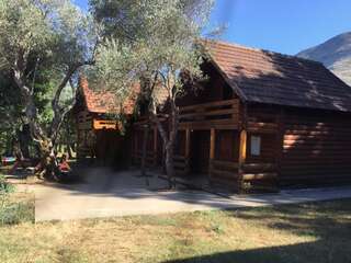 Отели типа «постель и завтрак» B&B Skadar Lake Murici Бар Двухместный номер с 2 отдельными кроватями и видом на озеро-6